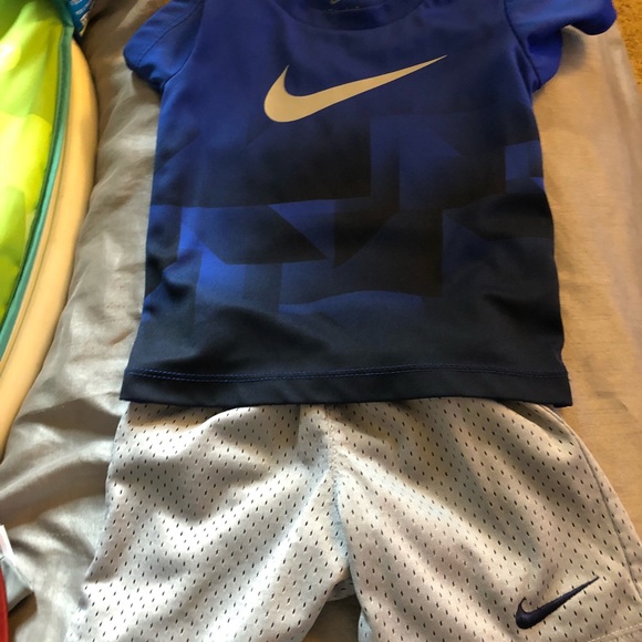 Boys Nike outfits - Picture 3 of 3